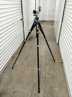 Slik Universal U212 Deluxe Tripod with 3-Way Pan Head U-212 - Image 1 of 4