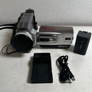 Panasonic PV-DV520 Silver 700X Digital Zoom Handheld Mini DV Palmcorder - Picture 1 of 13