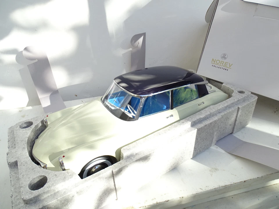 Norev 1/12 - Citroen DS 19 1956 Champagne E Aubergine - 121565 - Immagine 1 di 1