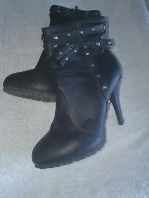 Botas de zapato para mujer Boohoo tacón puntiagudo, negras - talla 7 usadas Foto 1 de 4