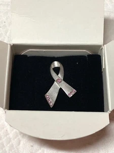 Pin de cinta rosa Avon - nuevo, nunca usado. - Imagen 1 de 2