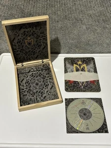 Cher LOVE HURTS (CD, 1991) Wooden Longbox CD Promo Box Set w/Tarot Cards - Foto 1 di 9