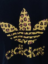 camiseta adidas animal print