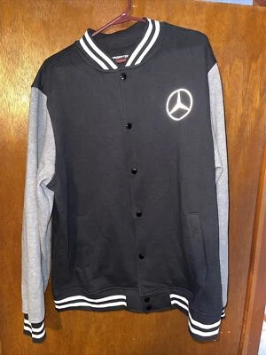 Chaqueta Letterman de Vellón Mercedes Logo Hombre Sport-Tek (Negro Talla XL) Foto 1 de 3