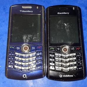 Retro 2000s Blackberry 8110 and 8100 - 2x QWERTY Keyboard 2G Mobile Phones - Afbeelding 1 van 2