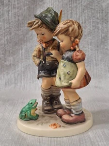 Goebel Hummel Figur Schüchterne kleine Schwester #394 Mädchen Junge und Frosch TMK6 ohne Karton! - Bild 1 von 5