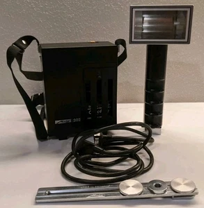 Metz 202 Flash unit, sync cord, battery holder, strap - untested - Picture 1 of 9