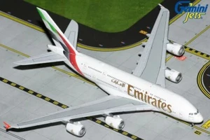 GeminiJets Airbus A380-800 Emirates A6-EOG 1:400 Modellflugzeug
