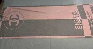 Chanel Kaschmir Seidenschal Schal Halstuch rosa & grau CC Logo Schreibweise EUC - Bild 1 von 8