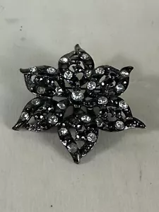 Brooch vintage Flower black and white/ clear Rhinestone black metal no mark - Picture 1 of 4