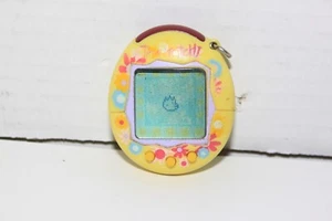 2 Tamagotchi 2004 - Picture 1 of 7
