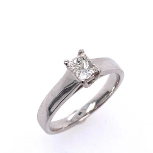 Anillo de compromiso solitario de diamantes talla princesa alargado de 0,50 quilates de oro blanco de 14 k - Imagen 1 de 8