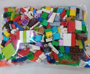 ZURU Max Build 2 Pound Bag of Building Blocks - Plus Figures - Picture 1 of 11