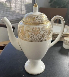 Wedgwood FLORENTINE GOLD Dragon Coffee Pot 10.5” with Lid W4219 - Picture 1 of 12