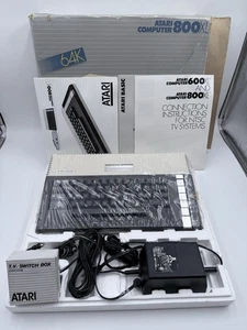 ATARI 800XL Vintage Home Computer w/ Power Cable & Manual - Afbeelding 1 van 24