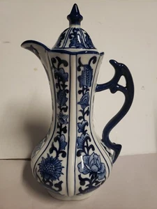 Vtg China Blue Porcelain Seymour Mann Asian Tea Pot Pitcher Lid Chinoiserie 10.5 - Picture 1 of 9