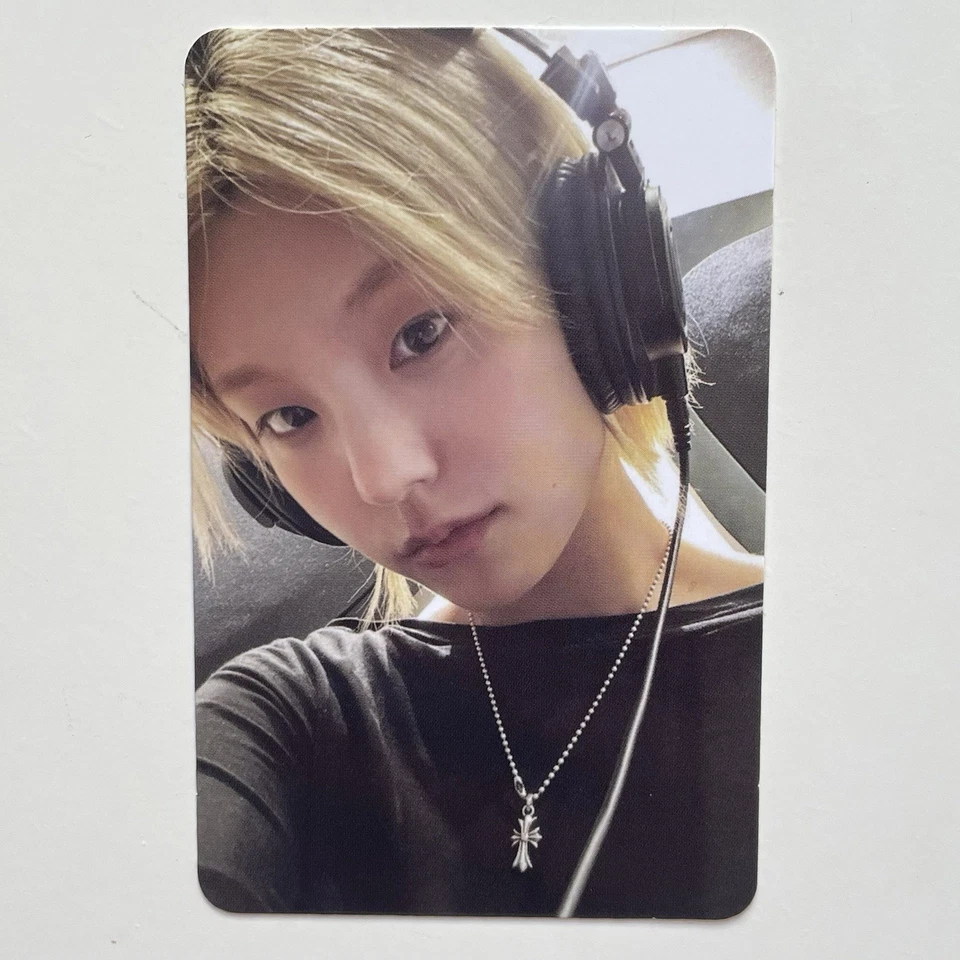 Itzy Tunnel Vision Official Yeji Member Ver Photocard - Image 1 of 1