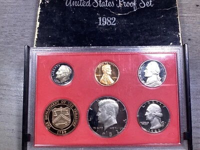 1982 S US Mint Proof Set in Original Box with 5 Coins Set 020725 99e - Image 1 of 4