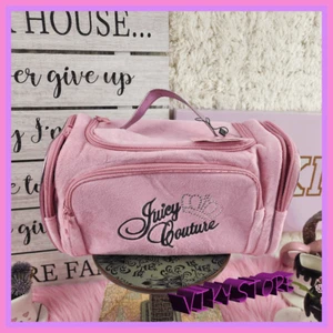Nuevo con etiquetas Estuche de tren de terciopelo rosa Juicy Couture pedrería Nuevo con etiquetas - Imagen 1 de 5