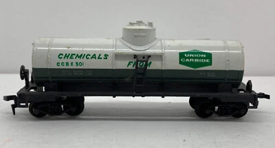HO Scale Life-Like Single Dome Tanker Car Chemicals Union Carbide CCBX #501 - Image 1 of 4
