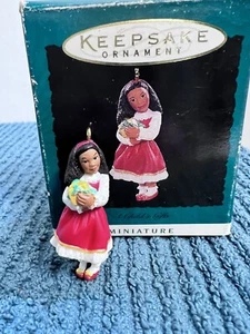 Hallmark Miniature Ornament A Child's Gift 1996 - Picture 1 of 3