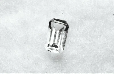 MUY BONITO TOPACIO BLANCO CORTE ESMERALDA 5x3 mm Brasil Foto 1 de 2