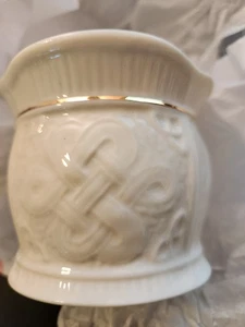 Belleek Windlichthalter geprägt Dreifaltigkeitsknoten cremeweiß Parian Irland - Bild 1 von 4