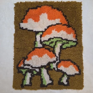 Vtg Latch Hook Mushroom Rug Wall Hanging Retro Home Decor Mid Century 18" x 23" - Picture 1 of 5