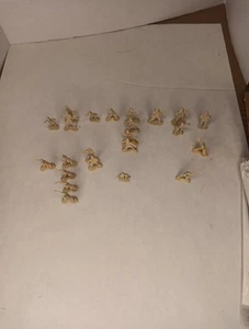Menge 23 Vintage hellbraun Kunststoff Armee Soldaten Figuren, 1,25 Zoll groß, leichte Verwendung - Bild 1 von 5