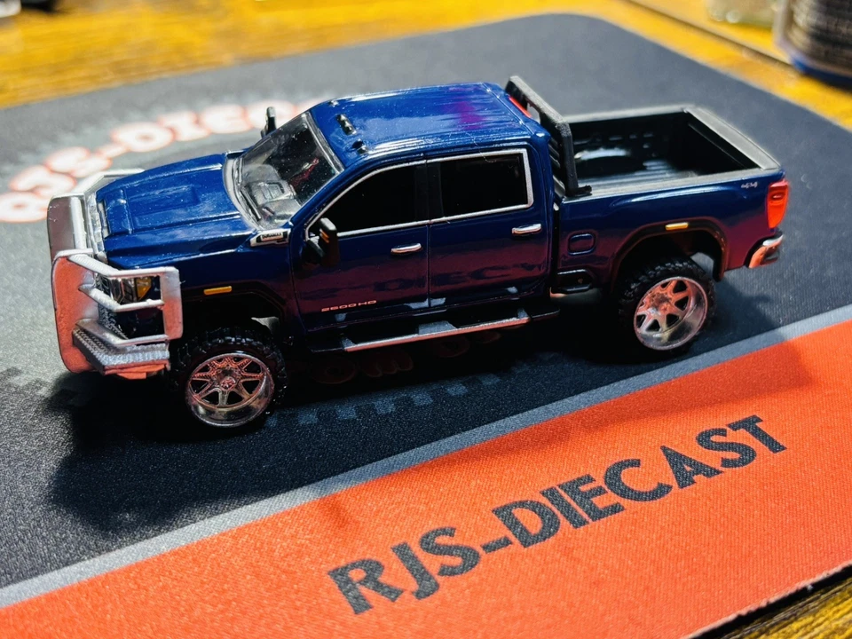 GMC Sierra 3500HD Greenlight 2022 azul 1/64 personalizado Foto 1 de 3