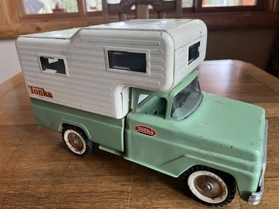 Винтажный пикап 1960-х Tonka из прессованной стали с верхом для кемпинга - Изображение 1 из 4