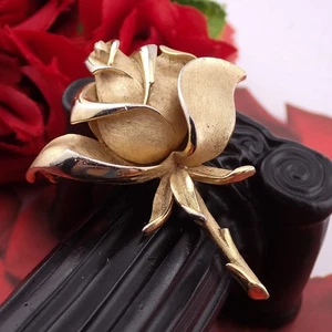Broche Prendedor Vintage Corona Trifari Cepillado Brillante Tono Dorado Rosa Flor - Imagen 1 de 5
