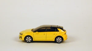 Matchbox 2022 Opel Astra gelb ohne Verpackung - Bild 1 von 3