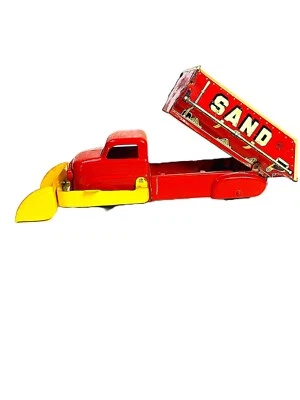 Camión de volteo vintage Marx rojo acero prensado arena/grava juguete con arado amarillo... Foto 1 de 4