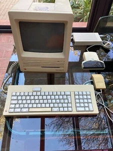 Macintosh SE M5011 1988 APPLE +Clavier+Souris+SCAN+GUIDE+64 DISQUETTE DONT JEUX - Foto 1 di 24