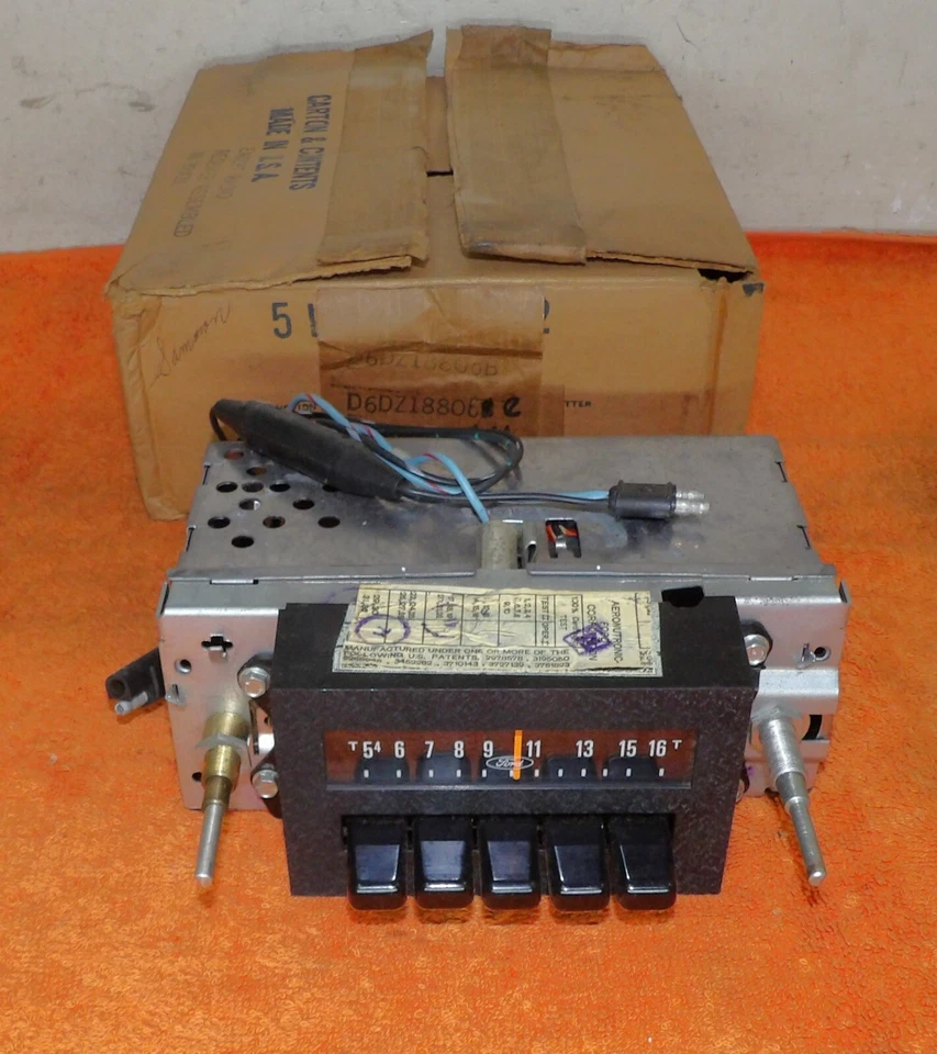 Ford Mustang Torino Maverick Granada Montego Comet Monarch 1974-80 radio am nuevo en stock Foto 1 de 4