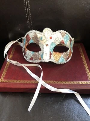 Máscara de máscara pintada à mão feita em Veneza Itália para Pier 1 Importações Prata - Imagem 1 de 4