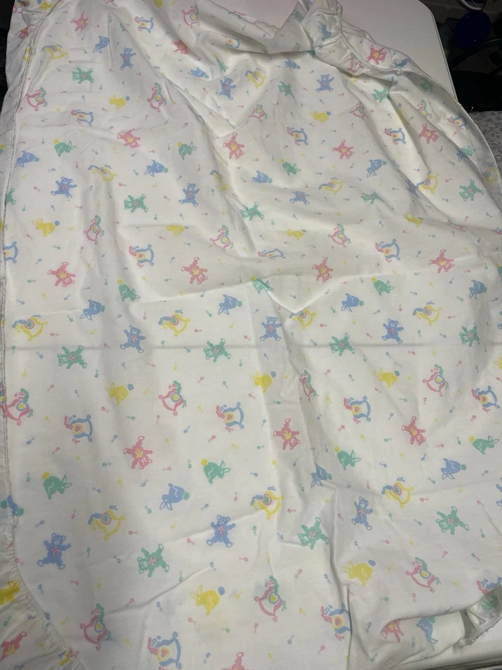 Sábana bajera vintage para parque infantil/cuna. Mecedora para caballos, osos y conejitos Foto 1 de 2