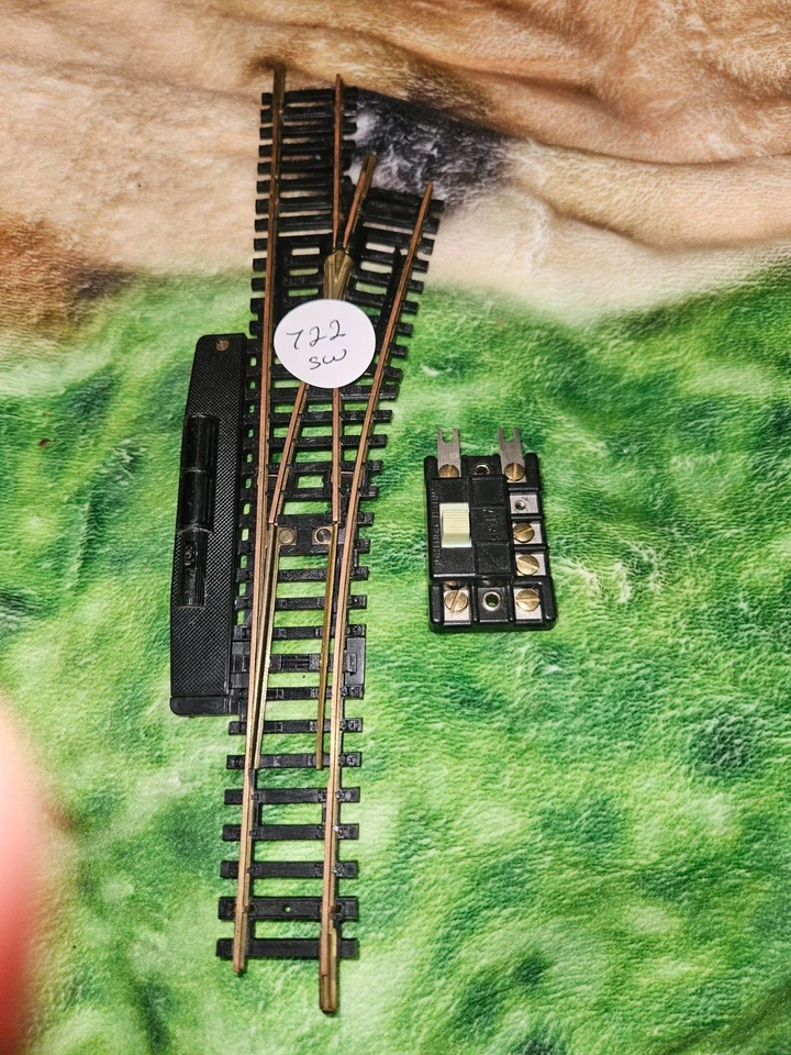 HO SCALE RIGHT REMOTE SWITCH WITH CONTROLLER, SEE PHOTO, INV 722sw - Image 1 of 1