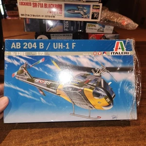 NUEVO helicóptero plástico modelo 1/72 Ab-204B/Uh-1 F 1201 - Imagen 1 de 5
