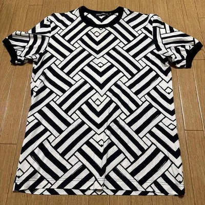 Camiseta Dolce&Gabbana Patrón Geométrico Blanca/Negro Usada Foto 1 de 4