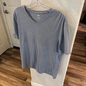 H&M Mens Short Sleeve V-Neck Slim Fit Blue T-Shirt Size L Gb1 - Picture 1 of 3
