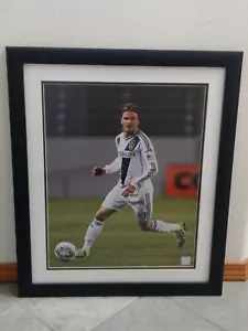 SPORT ~ DAVID BECKHAM GALAXY ACTION 16X20 FOTO DOPPELT MATTIERT & GERAHMT - Bild 1 von 1