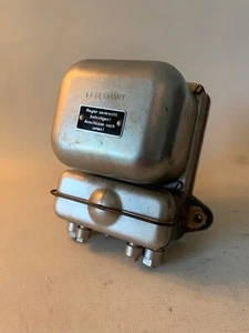 NOS Bosch 6 Volt Voltage Regulator Radio Suppression MERCEDES-BENZ RS/UAM200/6A1 - Picture 1 of 7
