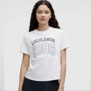 New Lululemon Relaxed-Fit Cotton Jersey Tee T-Shirt White Graphic Size 8 NWT - Picture 1 of 12