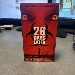 28 Days Later VHS Rare Horror 2003 w/ Slipcover English - Picture 1 of 3