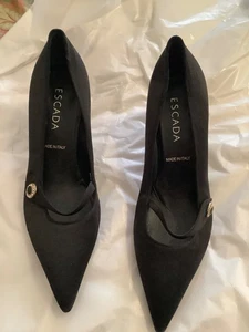 Wunderschöne Escada Damen Maryjanes schwarz Satin mit Schmuckknopf - 38 - Bild 1 von 7
