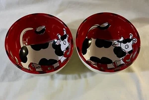 2 Majolika Italien Keramik Müslischalen rot mit schwarz & weiß Kuh Macy’s Keller Paar - Bild 1 von 6