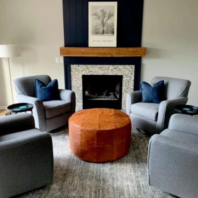 Puf Cuero Otomano Marrón Marroquí Reposapiés Hecho a Mano Puf Sin Relleno Genuino Foto 1 de 4