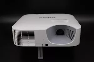 Casio XJ-F100W WXGA 3500 ANSI Lumens HDMI Projector 2000-2999 Lamp Hours TESTED - Picture 1 of 4